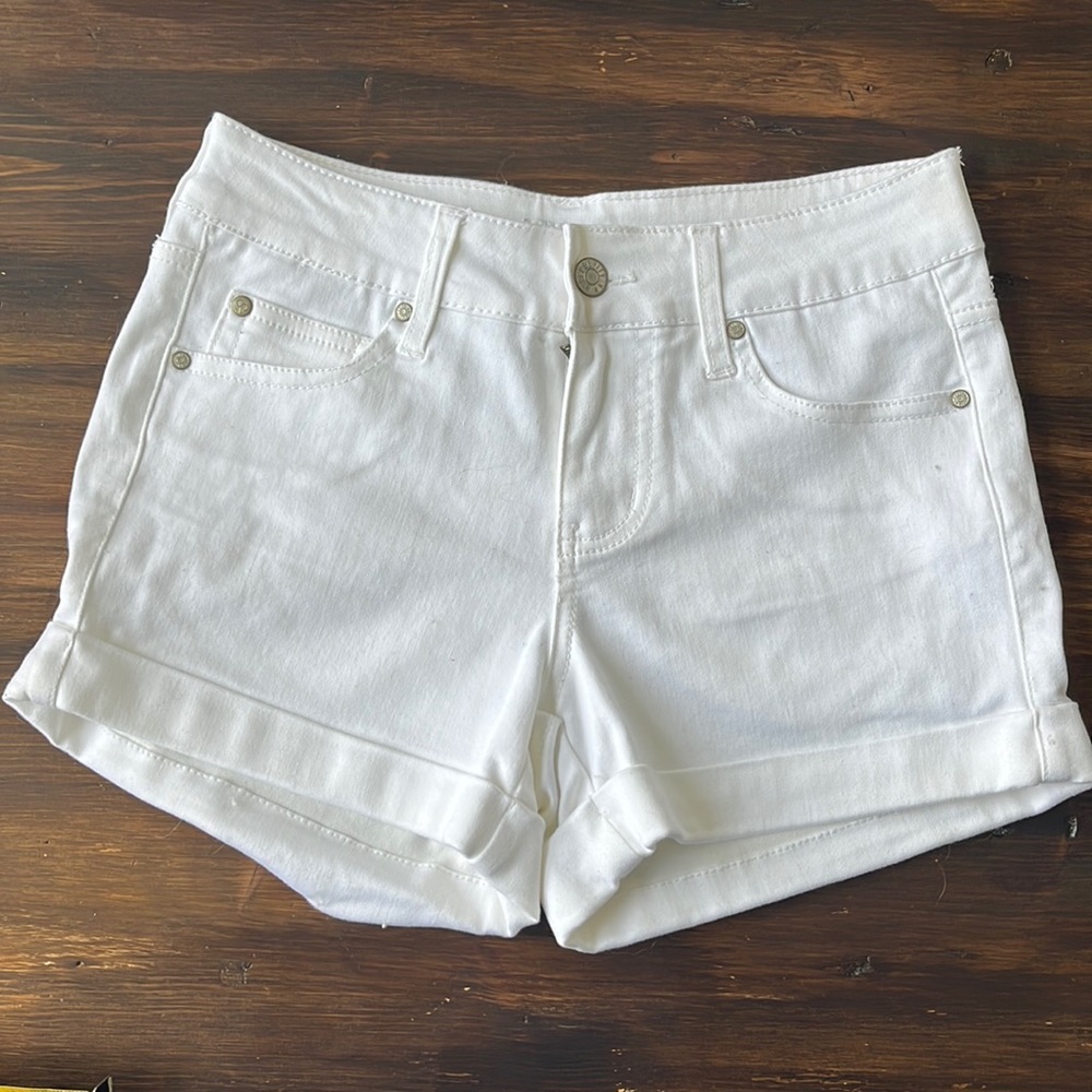 Celebrity pink white shorts